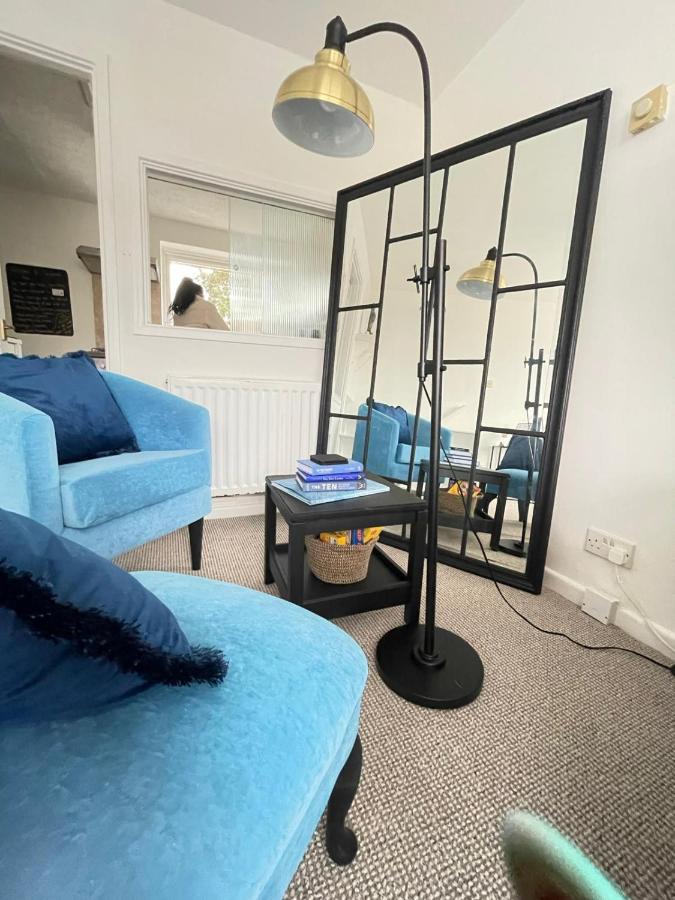 Lovely 1 Bed Home Near Hospital, With Parking & Garden Work Contractor Leisure, Sapphire Cambridge  Bagian luar foto