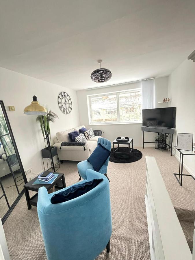 Lovely 1 Bed Home Near Hospital, With Parking & Garden Work Contractor Leisure, Sapphire Cambridge  Bagian luar foto
